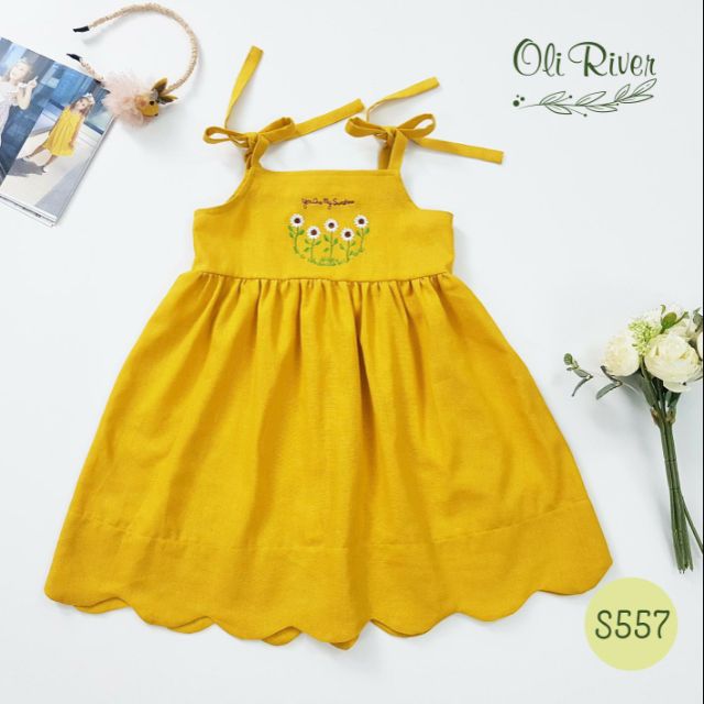 Váy hoa hướng dương thêu