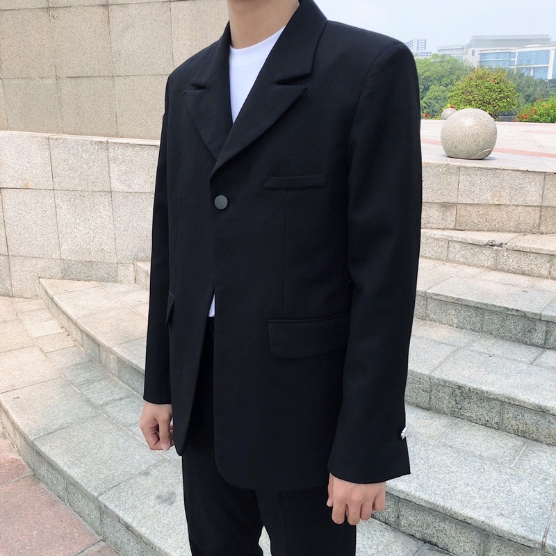 Áo vest đen nút kim loại