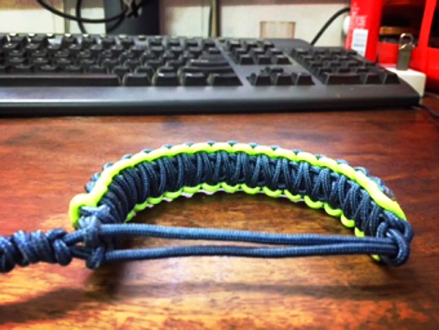 Vòng tay sinh tồn Paracord Mad Max (Bra 001)