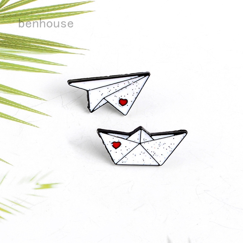 Ghim Cài Áo Hình Máy Bay Giấy Mini Xinh Xắn