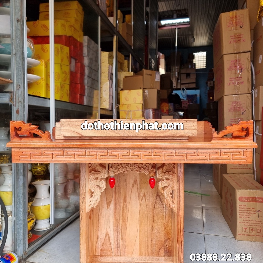 Bàn thờ treo tường gỗ xoan màu đỏ nhiều kích thước đế gồm 1 bộ ke rất đẹp mẫu mới