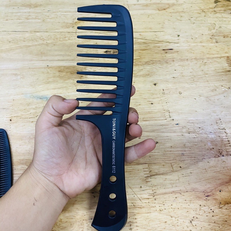 Lược cắt tóc toni loại dày có cán