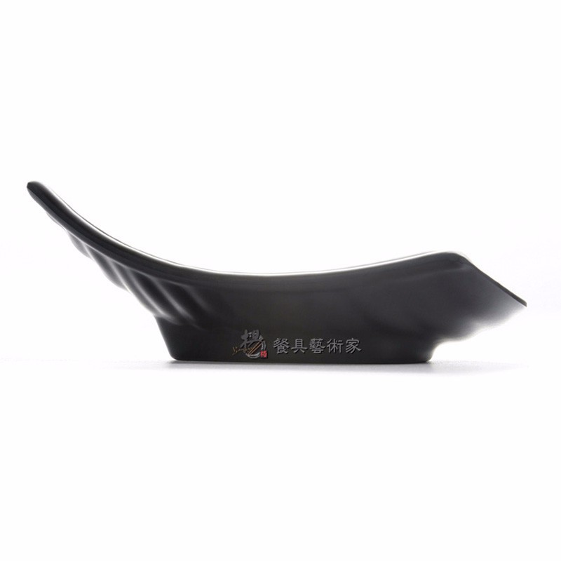 Dĩa nhựa đen cao cấp hình tam giác kiểu Hàn Quốc 21cm WKP3008