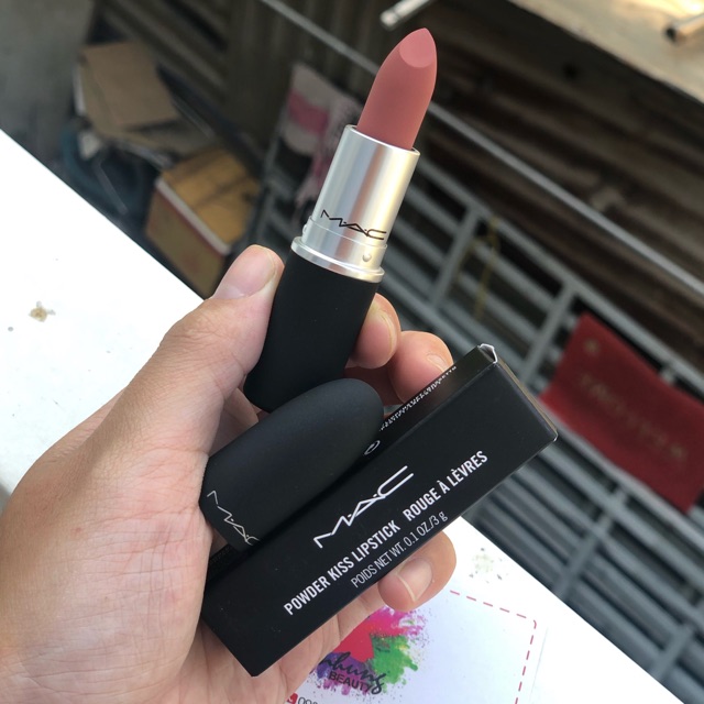 Son MAC powder kiss vỏ nhám màu 921 sultry move
