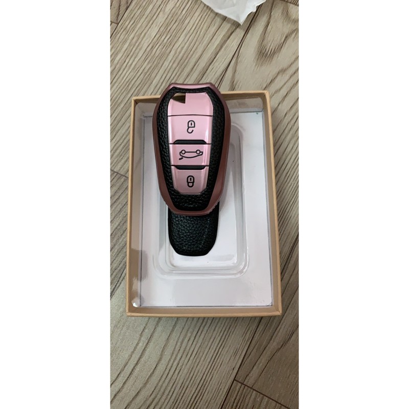 Ốp chìa khoá xe peugeot màu hồng nữ tính