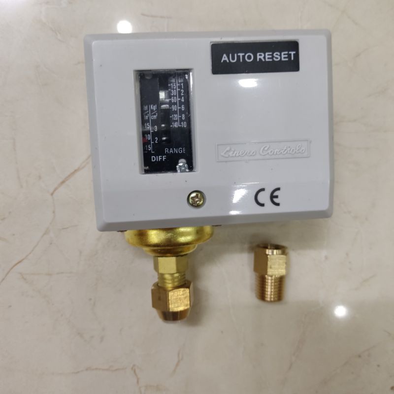 Rơ le áp lực HS210 max 10kg có chân kết nối ren 13mm