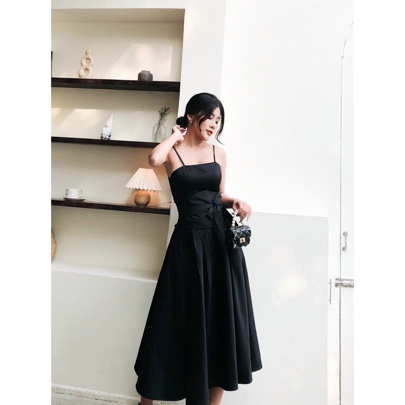 Đầm dáng xòe màu đen trơn hai dây cúp ngực kèm belt nơ [TM2350]