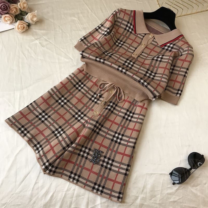 Bộ Áo POLO Ngắn Tay + Quần Short Họa Tiết Kẻ Sọc Phong Cách Retro Mẫu Mới 2022 Dành Cho Nữ