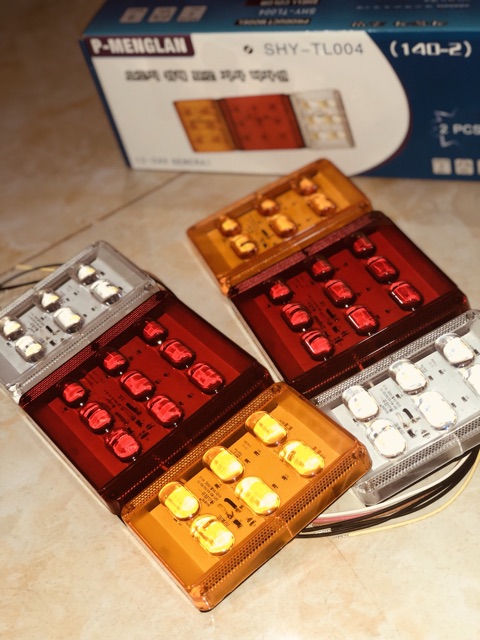 Sản phẩm gia đình làm: 1 đôi đèn hậu mới led lắp kích cỡ trung cho các xe từ 1 đến 6 tấn có cả 12V và 24V
