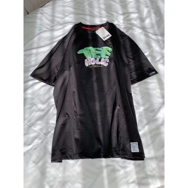 Áo Thun Unisex TeeHolic Swimming Pool Màu Đen Logo THS