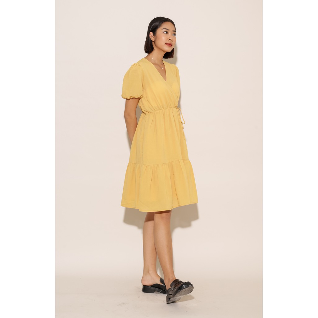 Đầm nữ dáng suông ngắn tay nhấn eo thời trang GAGO yellow tiered mini dress màu vàng GG3147