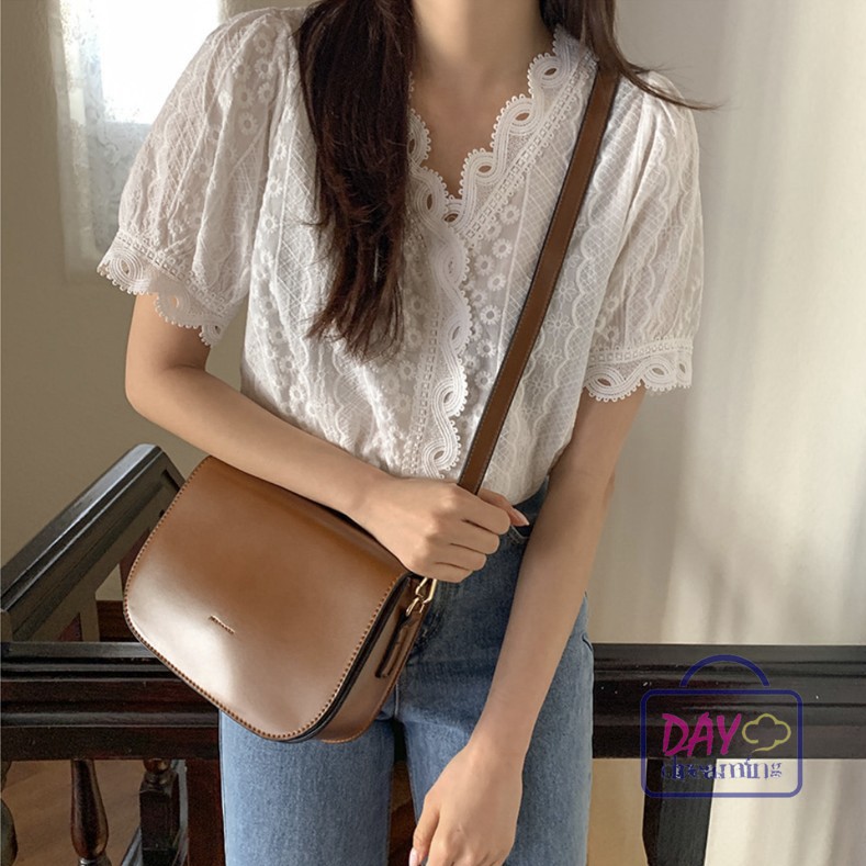 Áo kiểu phối ren hoa thiết kế cổ chữ V nữ tính