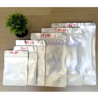 1 túi zip đáy đứng một mặt bạc một mặt trong loại đẹp