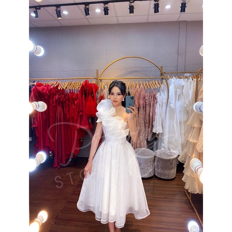 đầm xoè lệch vai dúm bèo