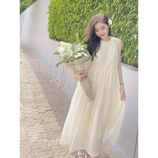 Đầm Voan Cổ Yếm, Đầm xinh đi biển du lịch