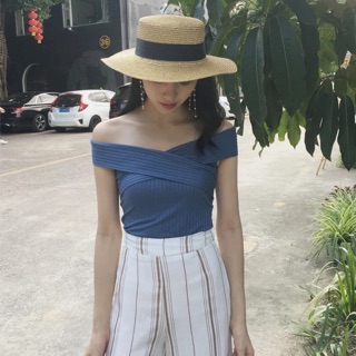 Áo thun trễ vai bánh bèo