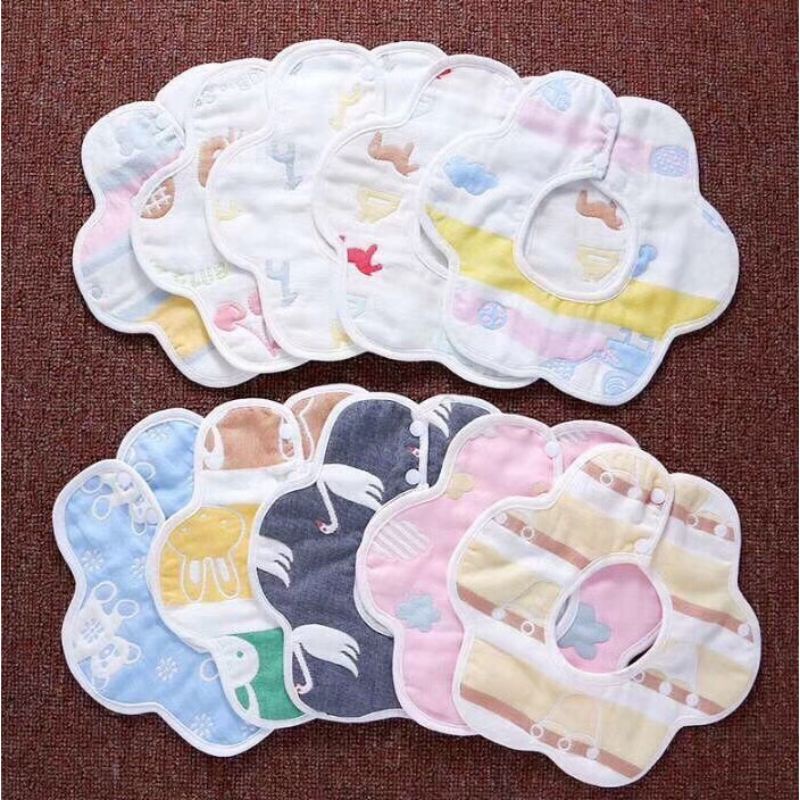 Yếm tròn đeo cổ hình hoa thấm dãi ăn dặm giữ ấm vải xô 6 lớp dệt 2 mặt xoay 360 độ 2 nấc cúc bấm cho bé