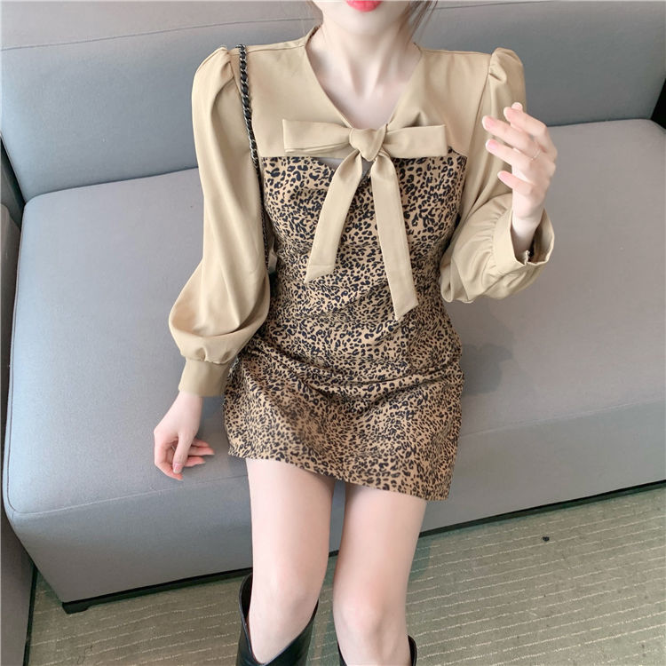 Chân Váy Ngắn Họa Tiết Đính Nơ Thời Trang | BigBuy360 - bigbuy360.vn