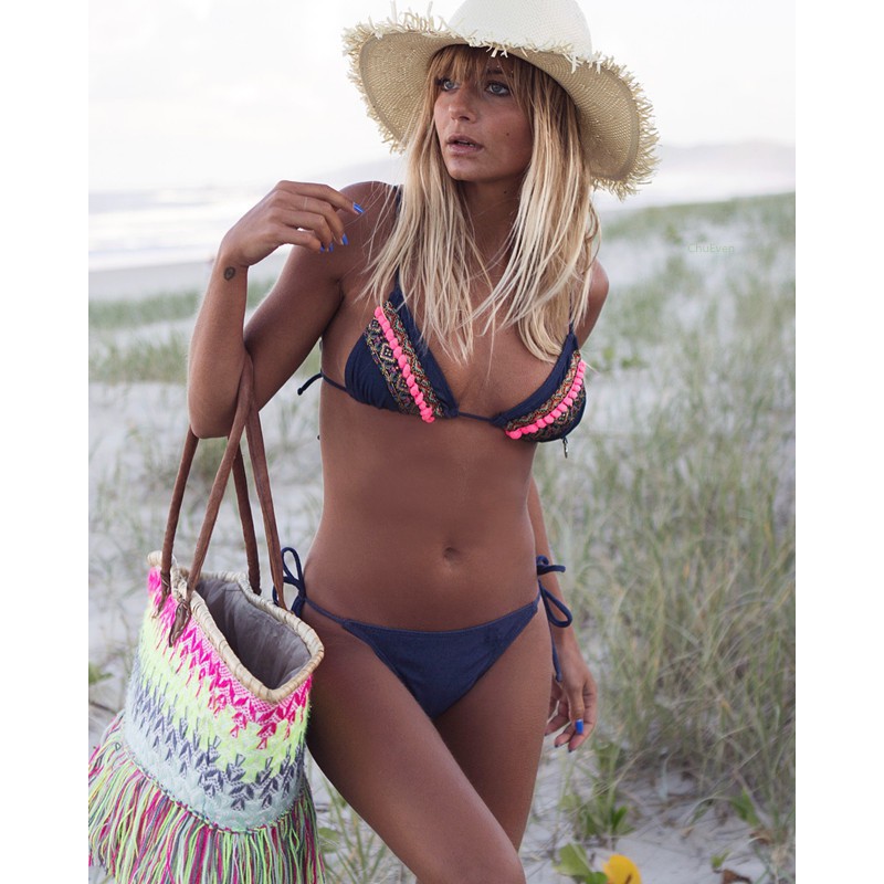 Bikini hai mảnh hoạ tiết kẻ sọc phong cách boho