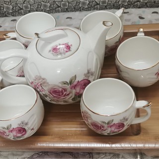 Bộ ấm chén hoa văn kiểu Nhật