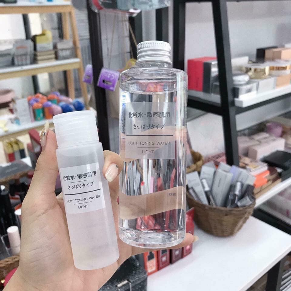 Nước hoa hồng Muji Light Toning Water Dành cho Da Dầu , Da Hỗn Hợp 200ml