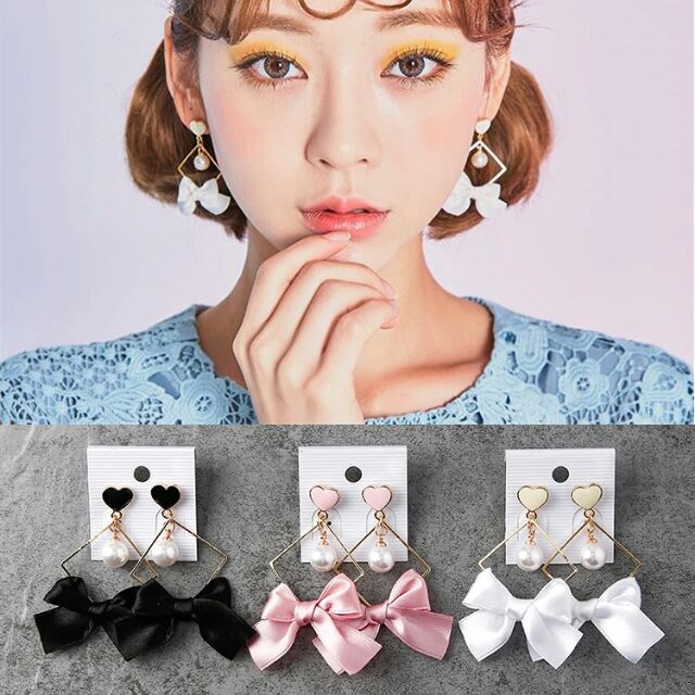 Khuyên tai bánh bèo nơ điệu đà thích hợp chụp concept công chúa