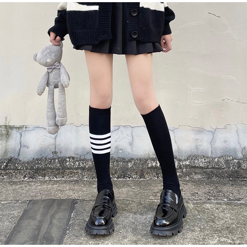 Tất kẻ sọc ngang cao cổ đến đầu gối, vớ cotton màu trắng đen giả bốt đùi Hàn Quốc chất len đẹp
