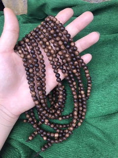 Tràng hạt trầm hương 6li
