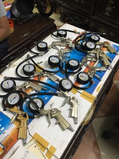 Đồng hồ bơm lốp
