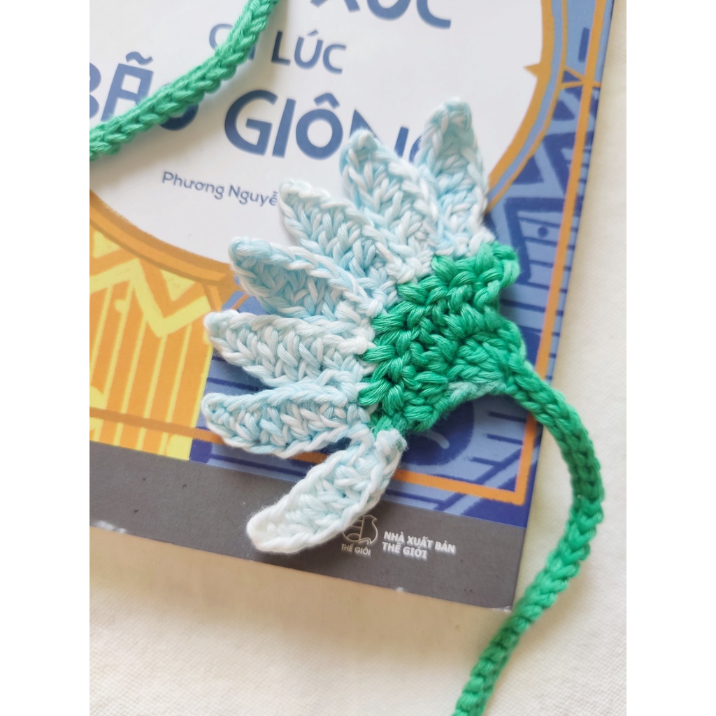 Kẹp đánh dấu trang sách bookmark hình hoa cúc handmade từ vải len dễ thương