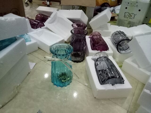 Bình hoa thủy tinh màu