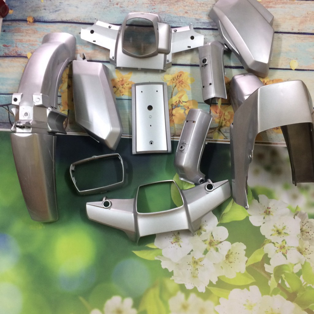 Bộ vỏ nhựa dàn áo xe dream ll  màu bạc ,nhựa nguyên sinh ABS +tặng kèm tem