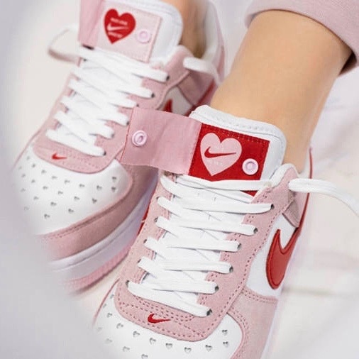 GIÀY NIKE AIR FORCE 1 LOW ’07 QS VALENTINE’S DAY LOVE LETTER