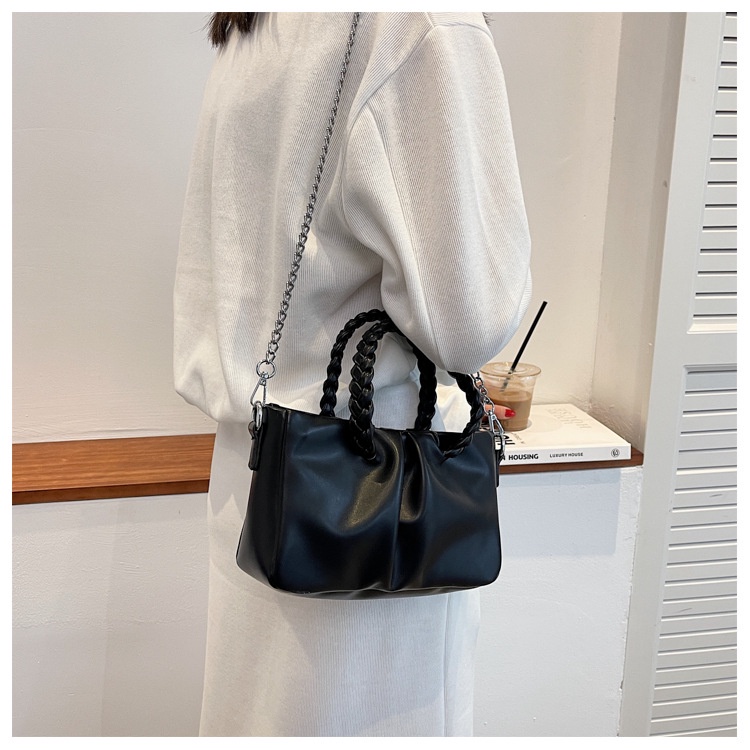 IELGYHigh-quality chain messenger bag large-capacity hand-held shoulder tote bag