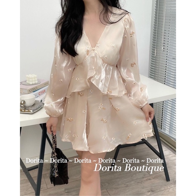 Set áo babydoll voan tơ hoa nổi cổ xẻ kèm quần giả váy - Dorita Boutique