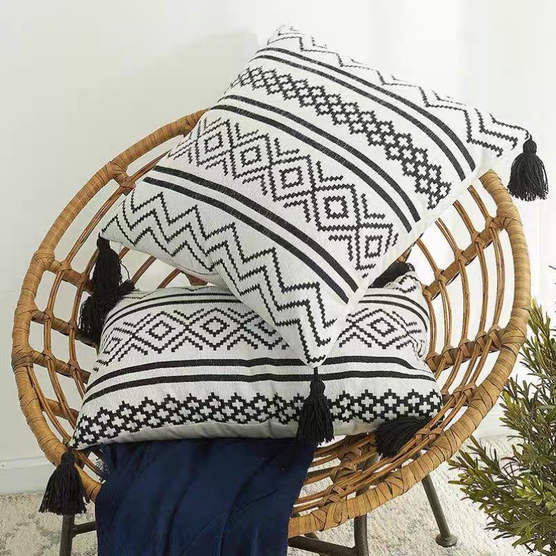 Gối tựa lưng sofa họa tiết thổ cẩm thích hợp homestay hoặc phong cách scandinavian
