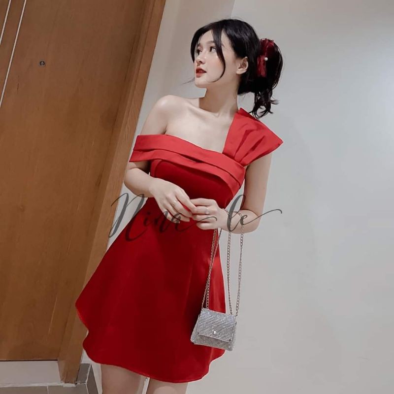 Váy dự tiệc lệch vai 2 màu trắng đỏ
