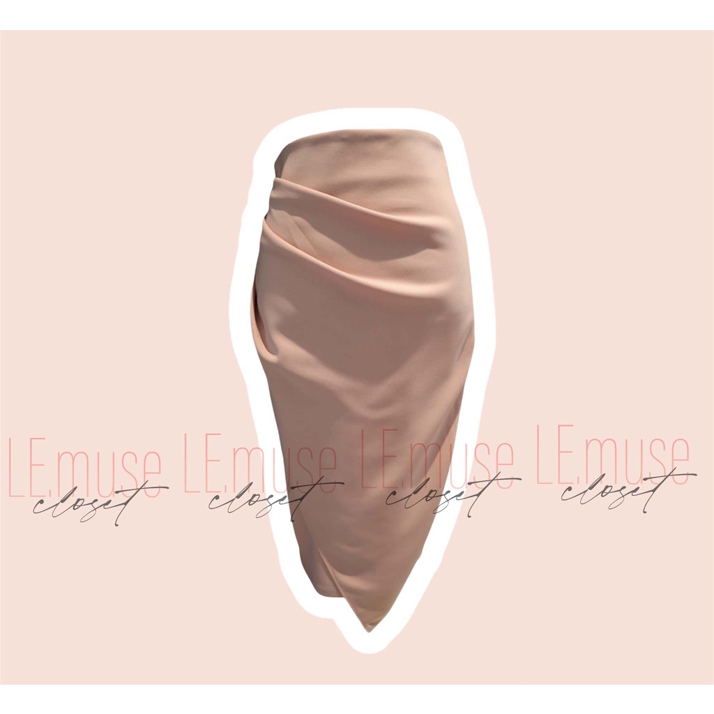 Set vest nữ hồng sương mù gồm vest lửng phối chân váy dài vạt chéo | BigBuy360 - bigbuy360.vn