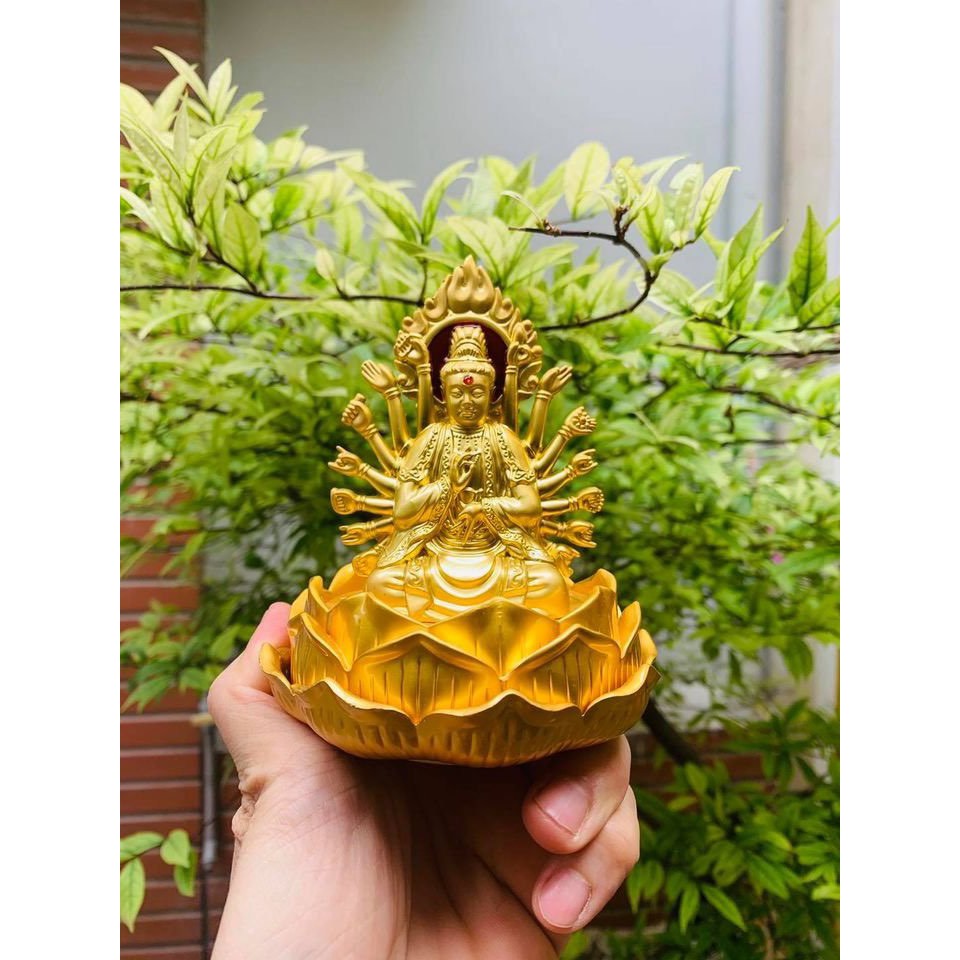Tượng Phật Đặt Trên Xe Ô Tô - Tượng PHẬT Hợp Kim MẠ VÀNG Có Đế Sen - Giúp Mang Lại May Mắn và Hưng Thịnh