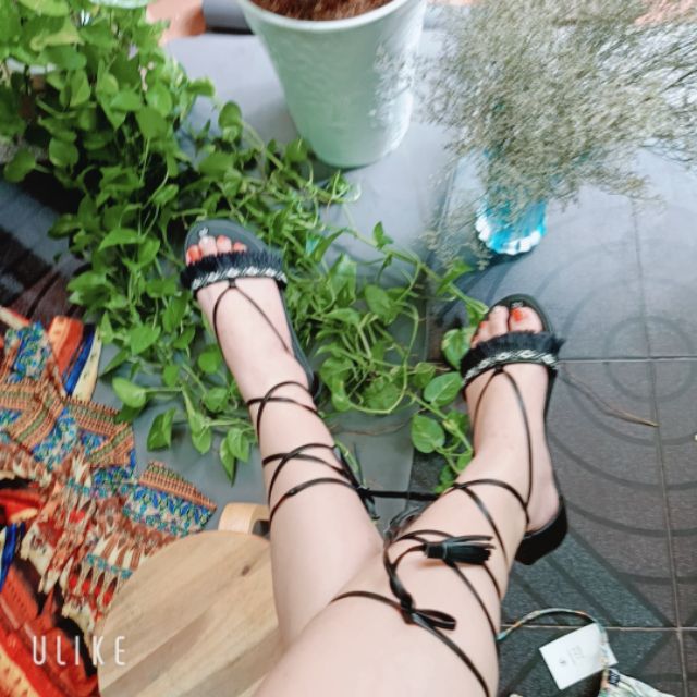 Giày sandal thổ cẩm buộc dây màu đen phong cách boho