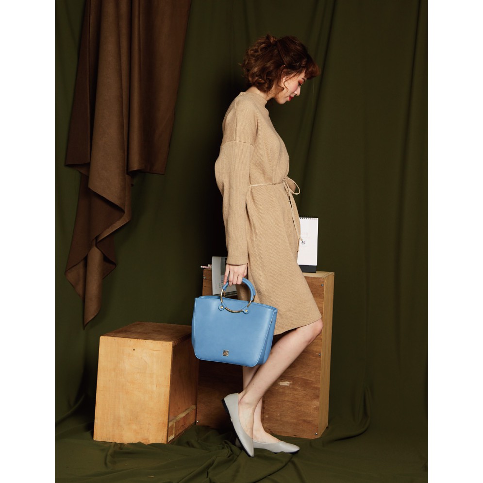 Túi xách kim loại cầm tay  màu đỏ đô, xanh da trời, đen. #RebeccaBonbon chó Bull Nhật Bản