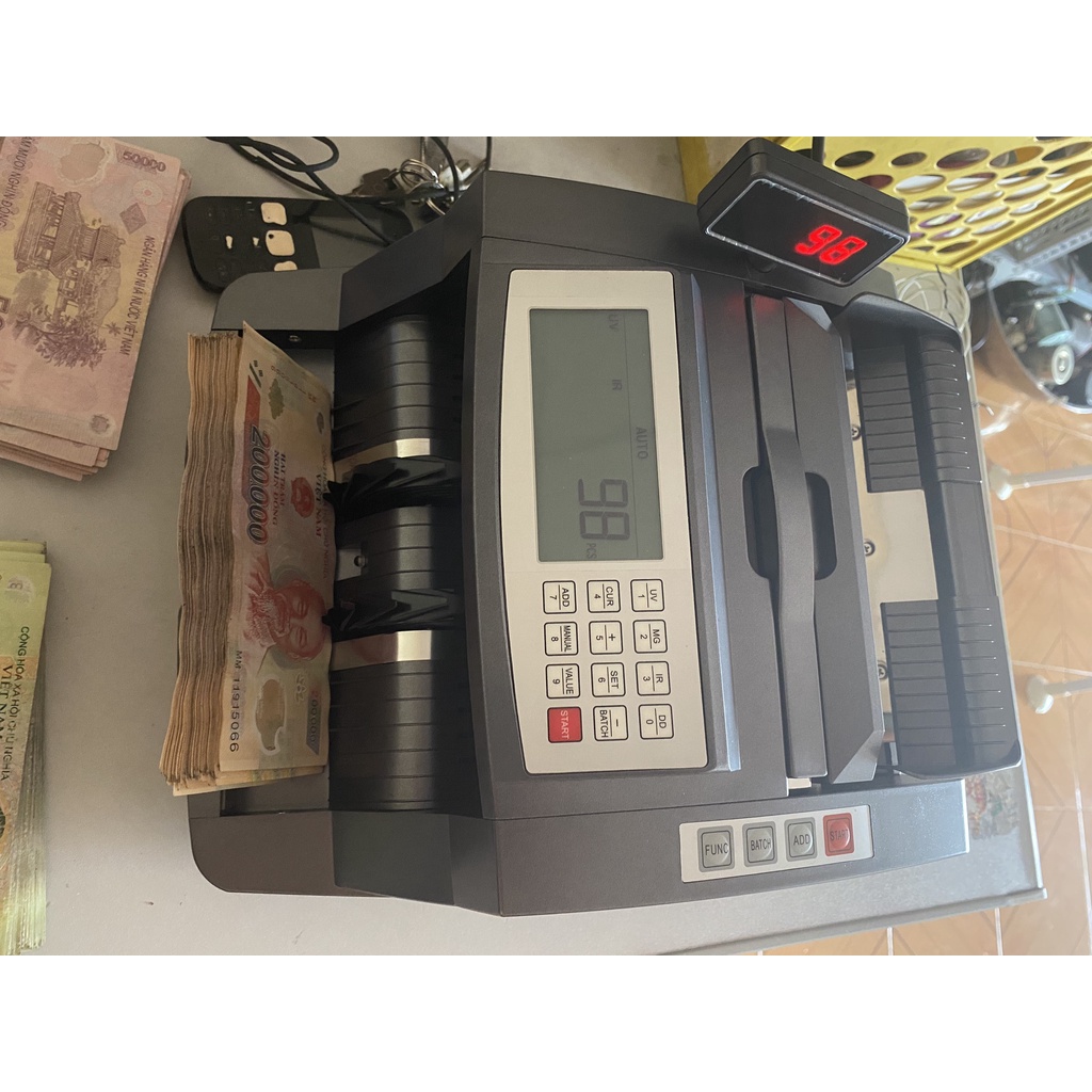 MÁY ĐẾM TIỀN HOSHICO 4700 TỔNG TIỀN SIÊU CHÍNH XÁC