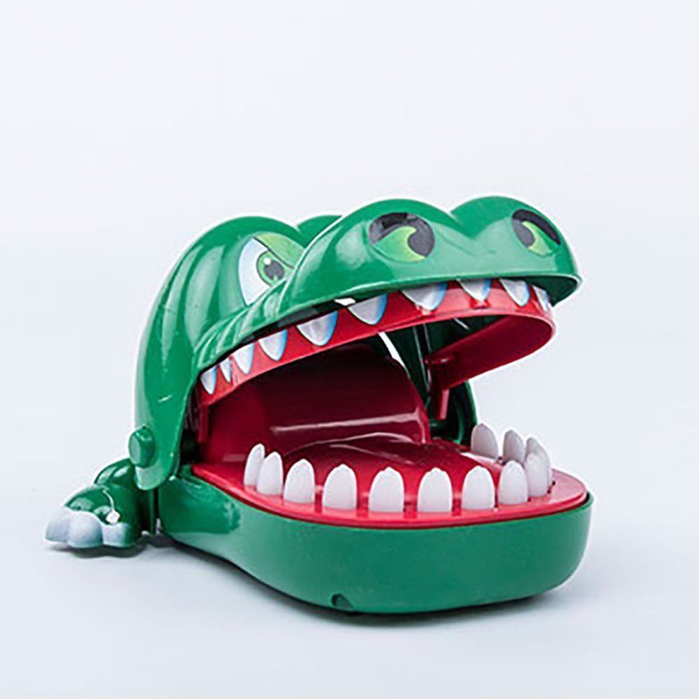 Cá sấu cắn tay vui nhộn