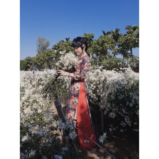 Áo dài lụa họa tiết lá mùa thu