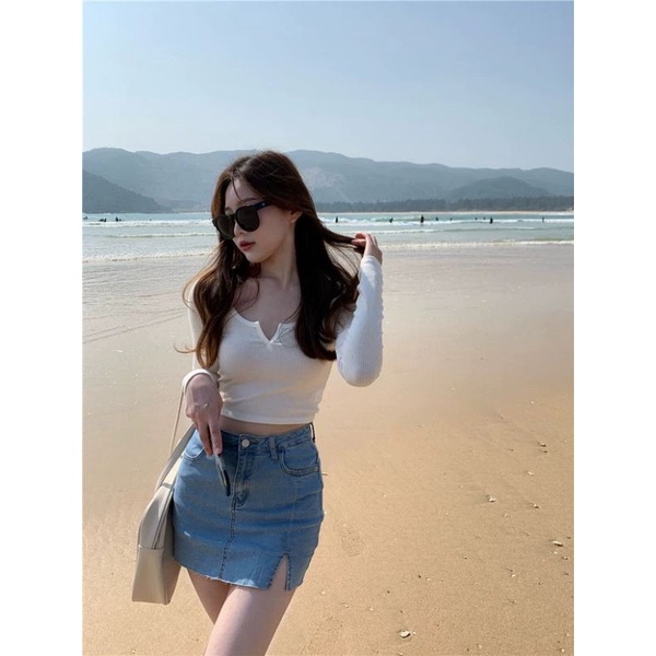 Áo Croptop Cổ Chữ V Tay Dài Dáng Ôm , Croptop Phong Cách Hàn Quốc 2 Màu Trắng - Đen Tự Chọn