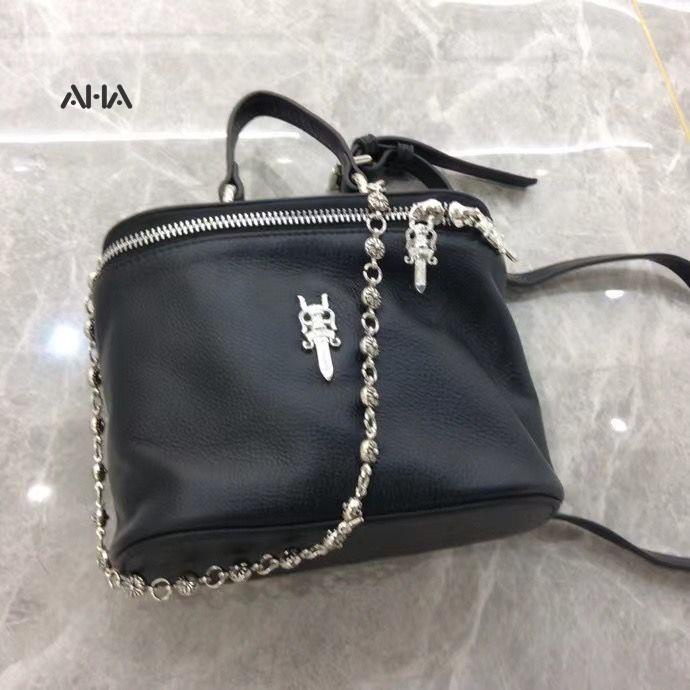 Túi Xách Nữ Phối Dây Xích Kiểu Dáng Thời Trang Sành Điệu
