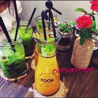 Lọ thủy tinh cắm hoa trang trí