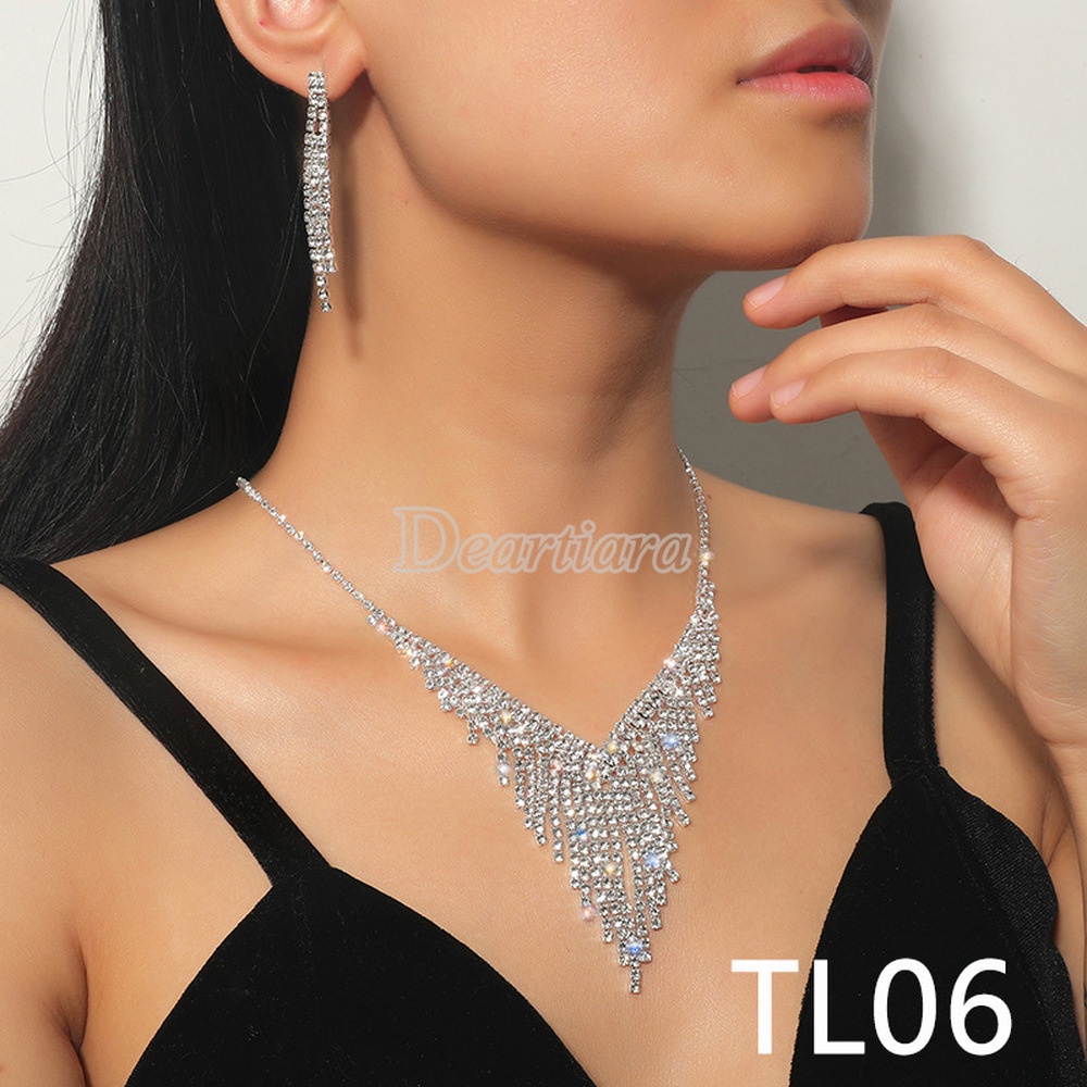 Vòng cổ và hoa tai đính đá phong cách sang trọng