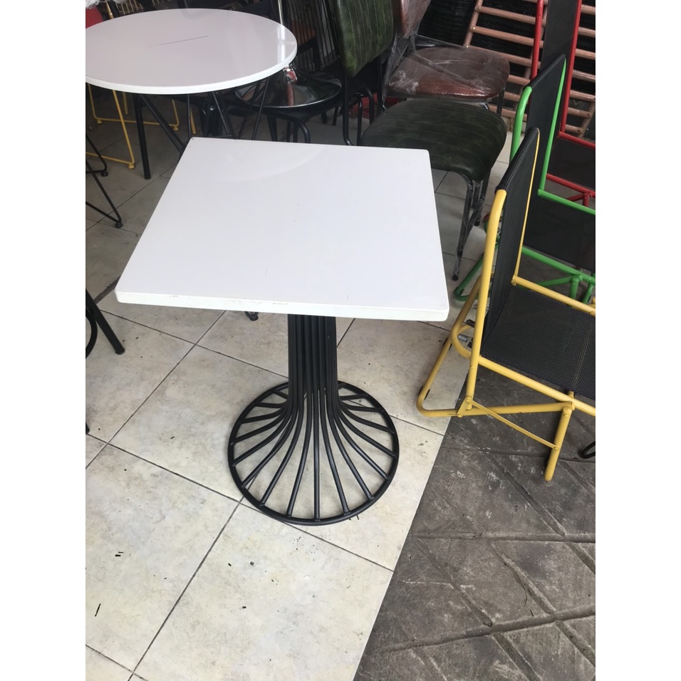 BÀN CÀ PHÊ CHÂN SẮT HÌNH LOA MẶT GỖ