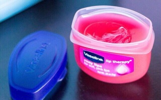 Son dưỡng mềm mịn môi Vaseline Lip Therapy 7gr